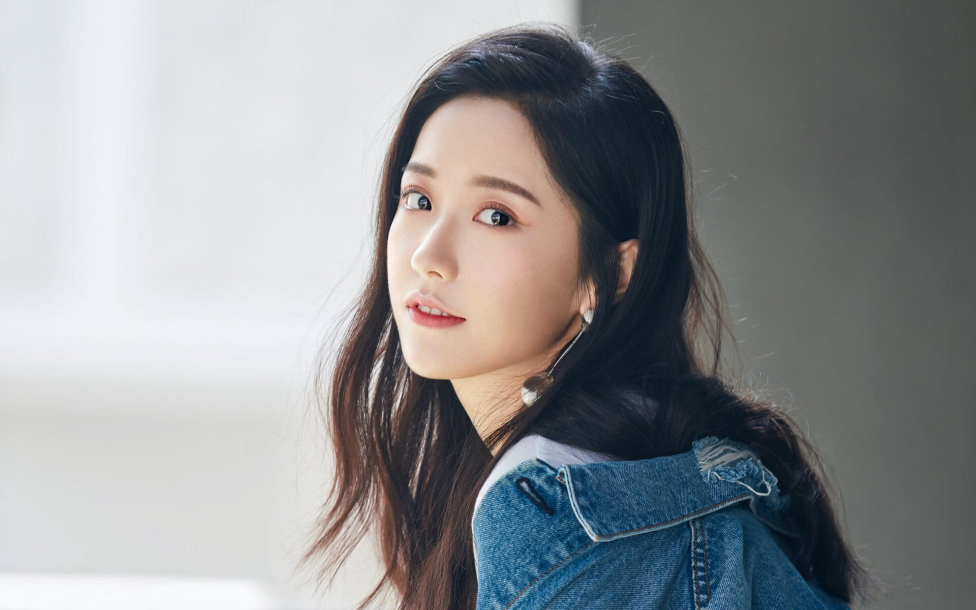 女足亚洲杯大幕落幕 中国队斩获冠军喜上眉梢，女足亚洲杯奖杯