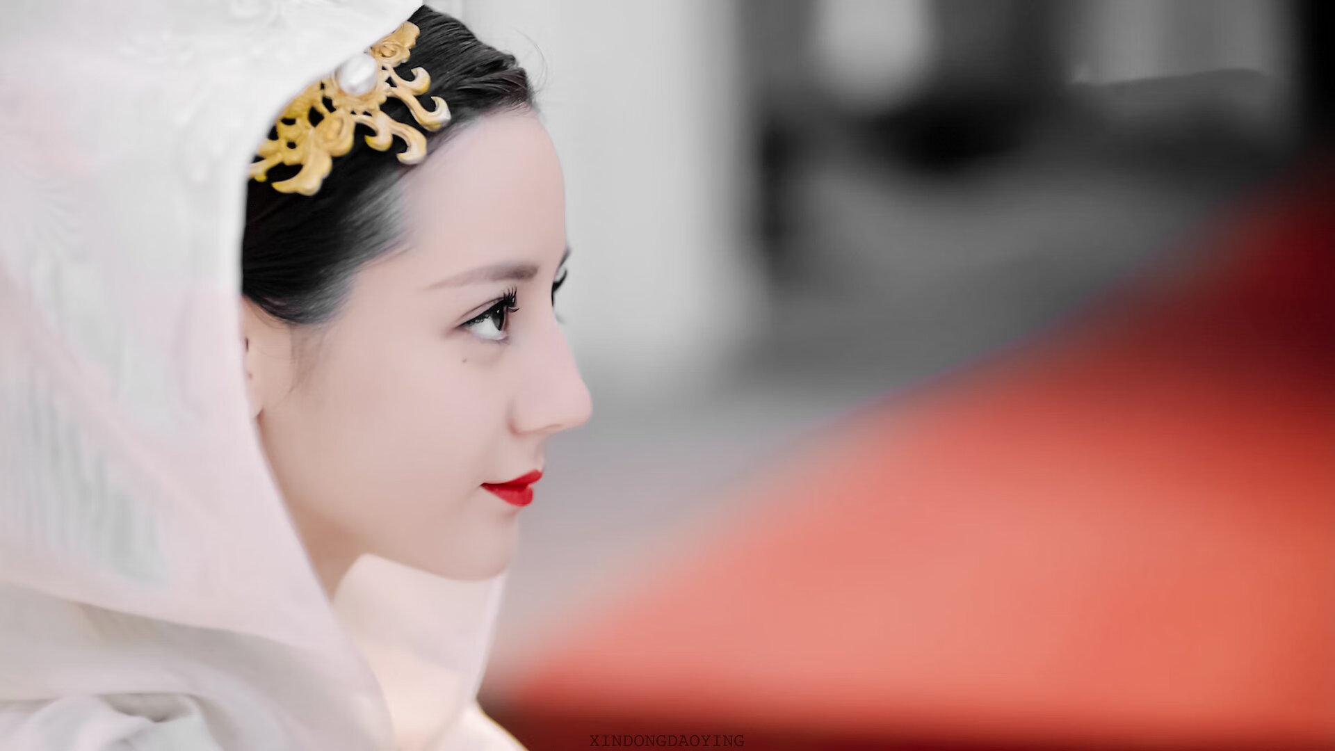 压迫后横传断球转为中路直插